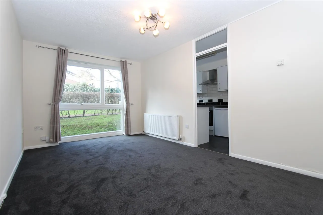 Cranston Close, Ickenham, UB10 8TH, photo 2
