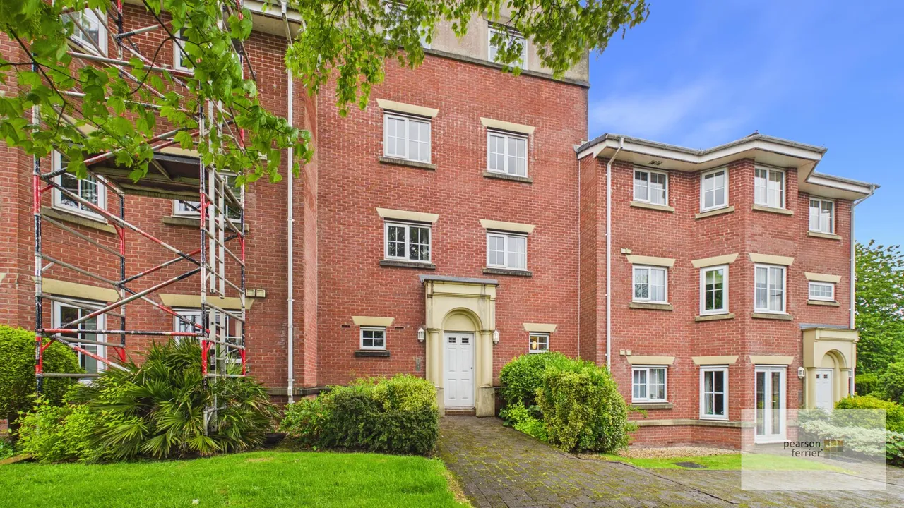 1 bed flat for sale — Derby Court, Bury, BL9 6WG