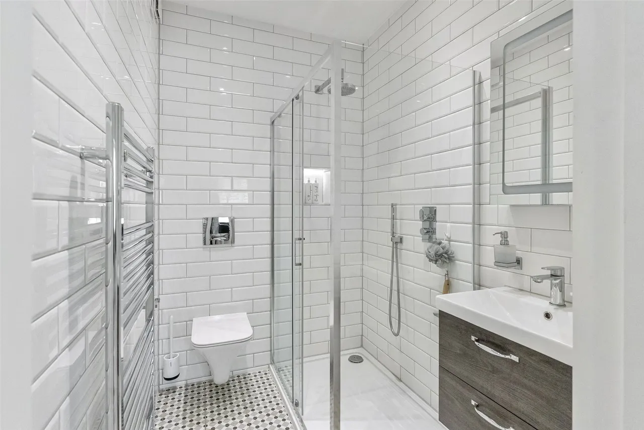 Moorhayes Drive, Laleham, TW18 1SL, photo 10