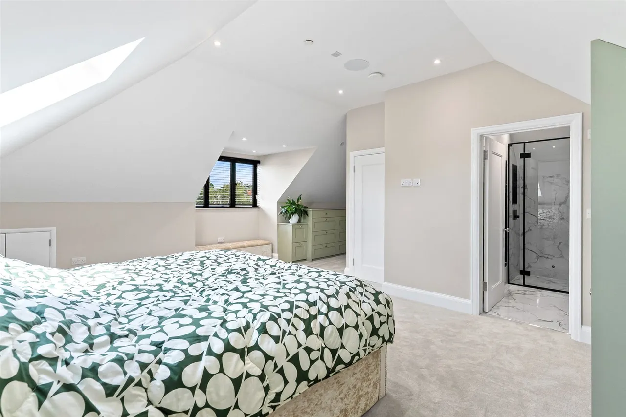 Moorhayes Drive, Laleham, TW18 1SL, photo 17