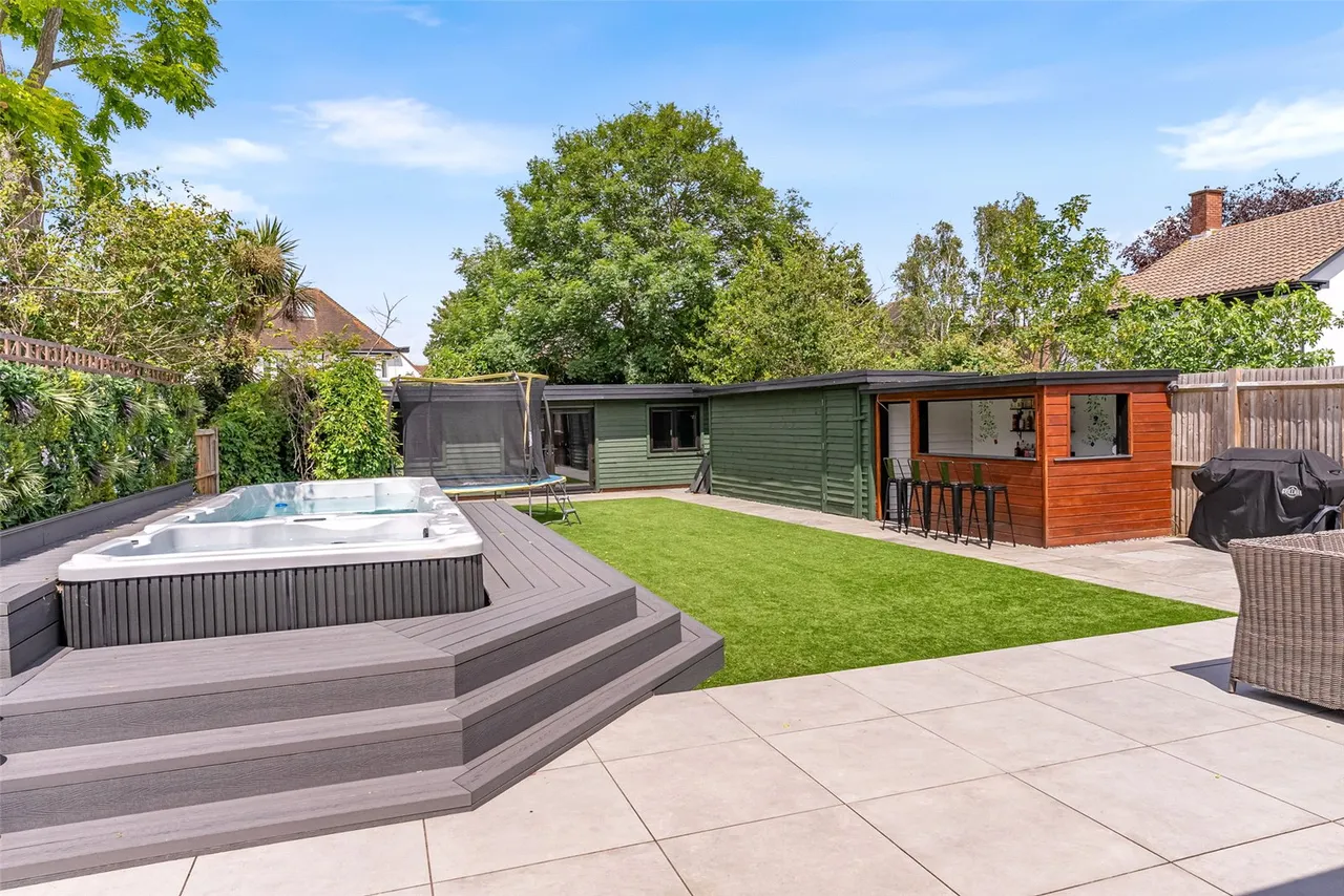 Moorhayes Drive, Laleham, TW18 1SL, photo 21