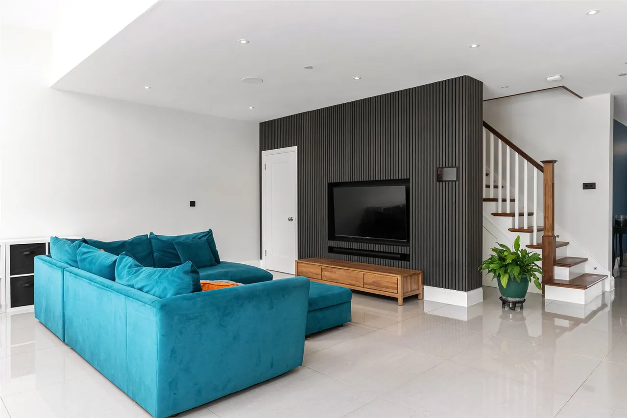 Moorhayes Drive, Laleham, TW18 1SL, photo 5