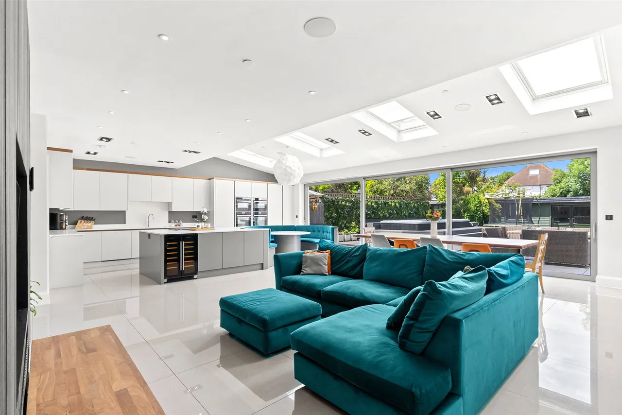 Moorhayes Drive, Laleham, TW18 1SL, photo 3