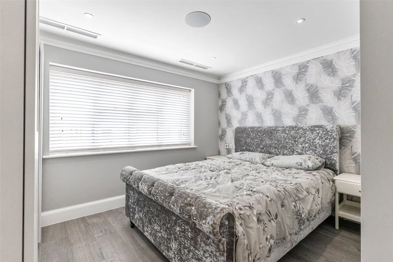 Moorhayes Drive, Laleham, TW18 1SL, photo 9