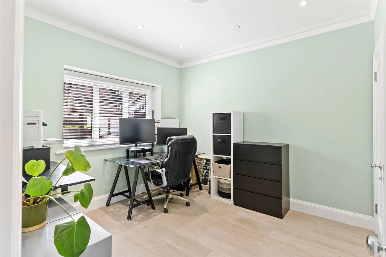 Moorhayes Drive, Laleham, TW18 1SL, photo 8