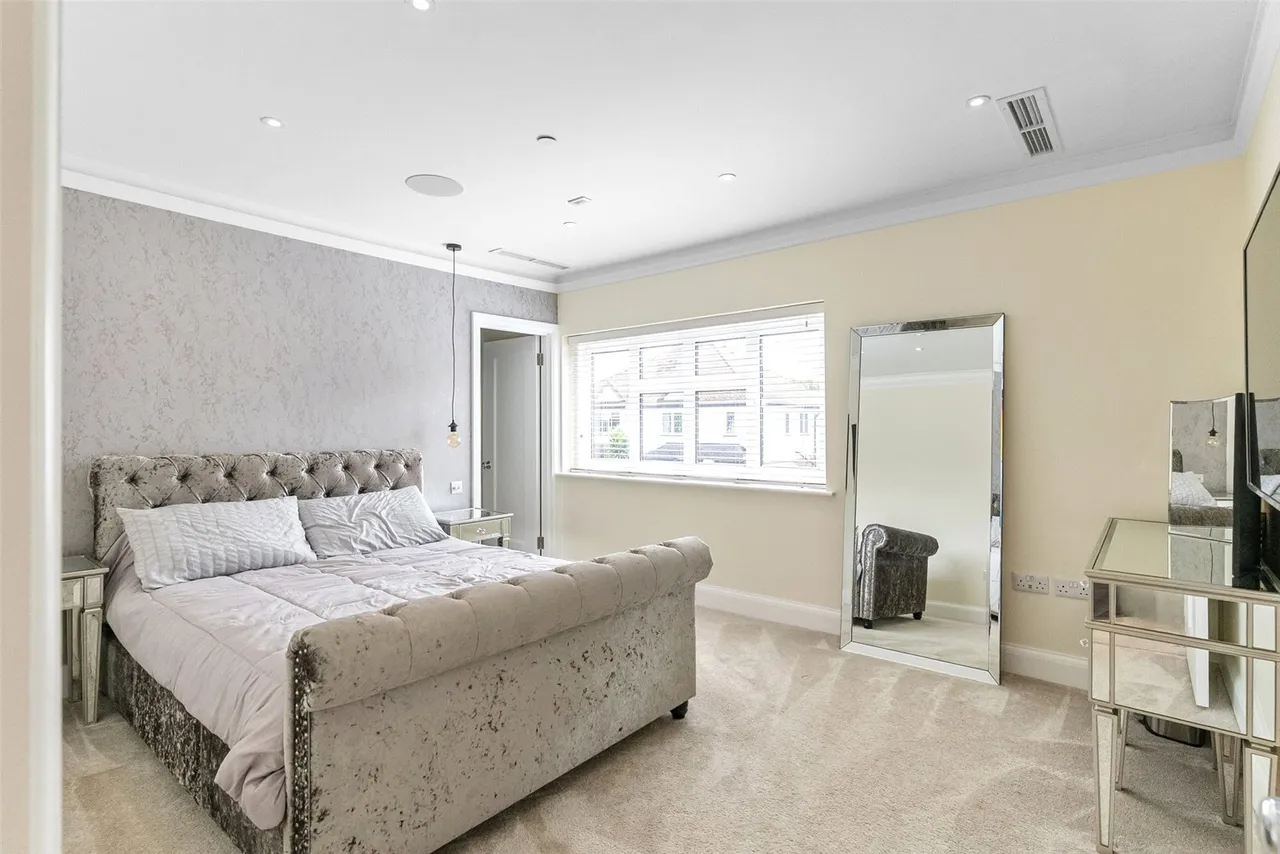 Moorhayes Drive, Laleham, TW18 1SL, photo 15