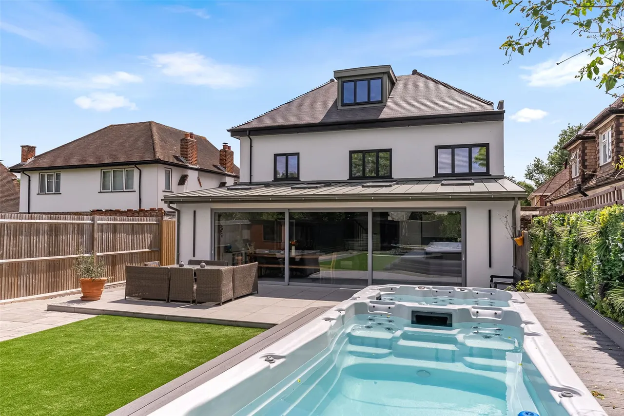 Moorhayes Drive, Laleham, TW18 1SL, photo 22