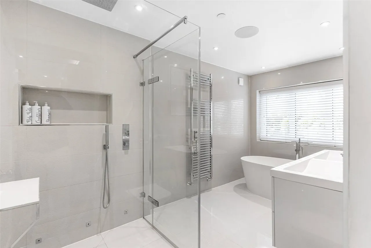 Moorhayes Drive, Laleham, TW18 1SL, photo 12