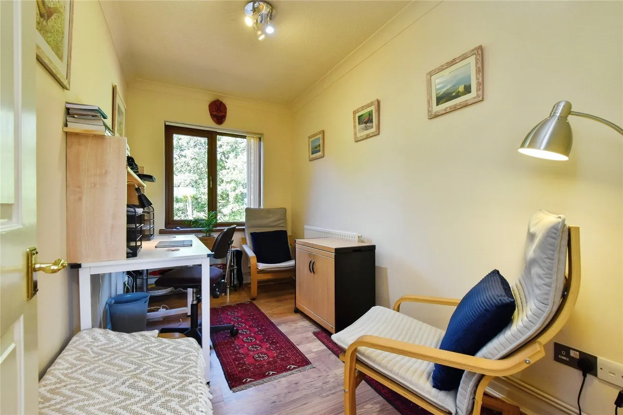 Waterloo Road, SA14, photo 16