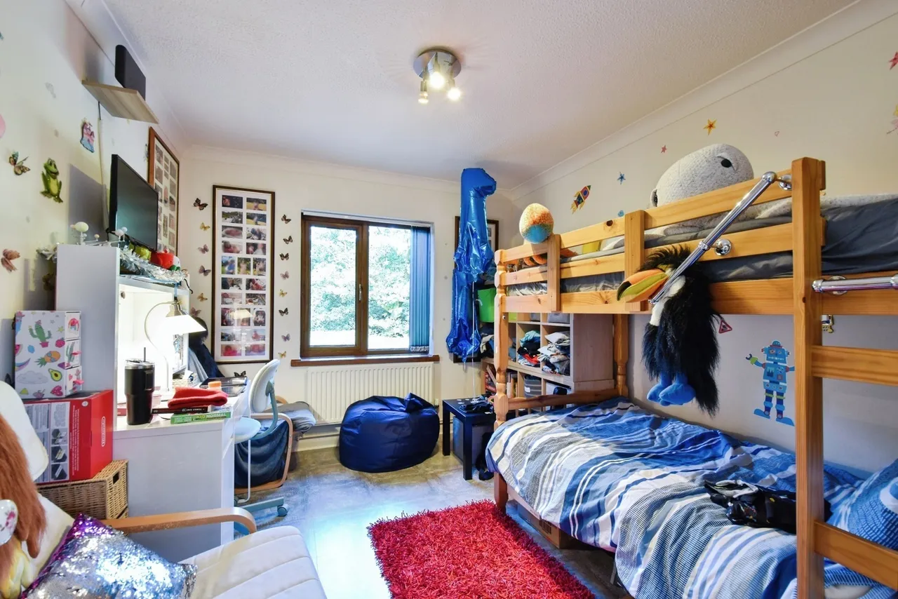 Waterloo Road, SA14, photo 17
