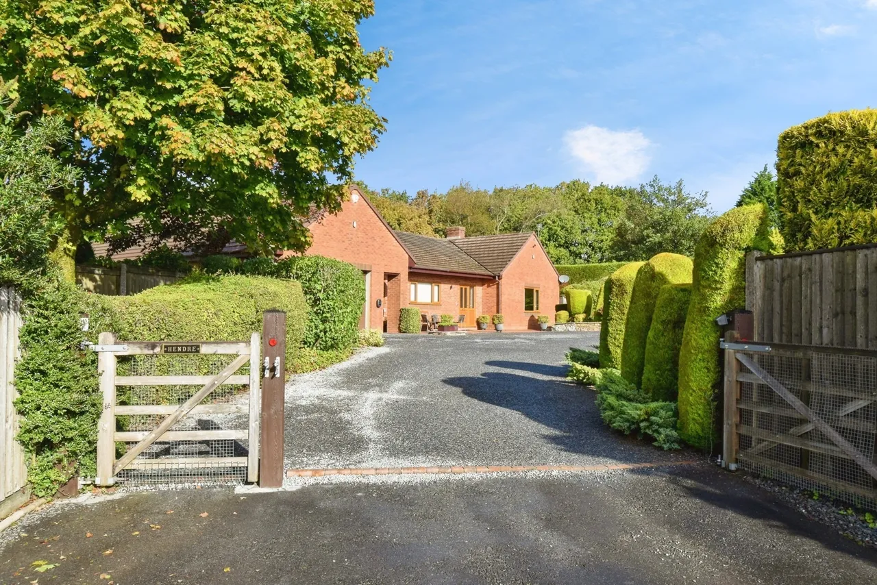 5 bed house for sale, Waterloo Road, SA14