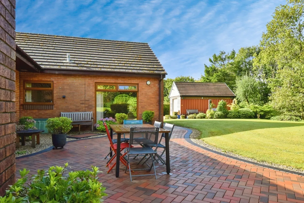 Waterloo Road, SA14, photo 6