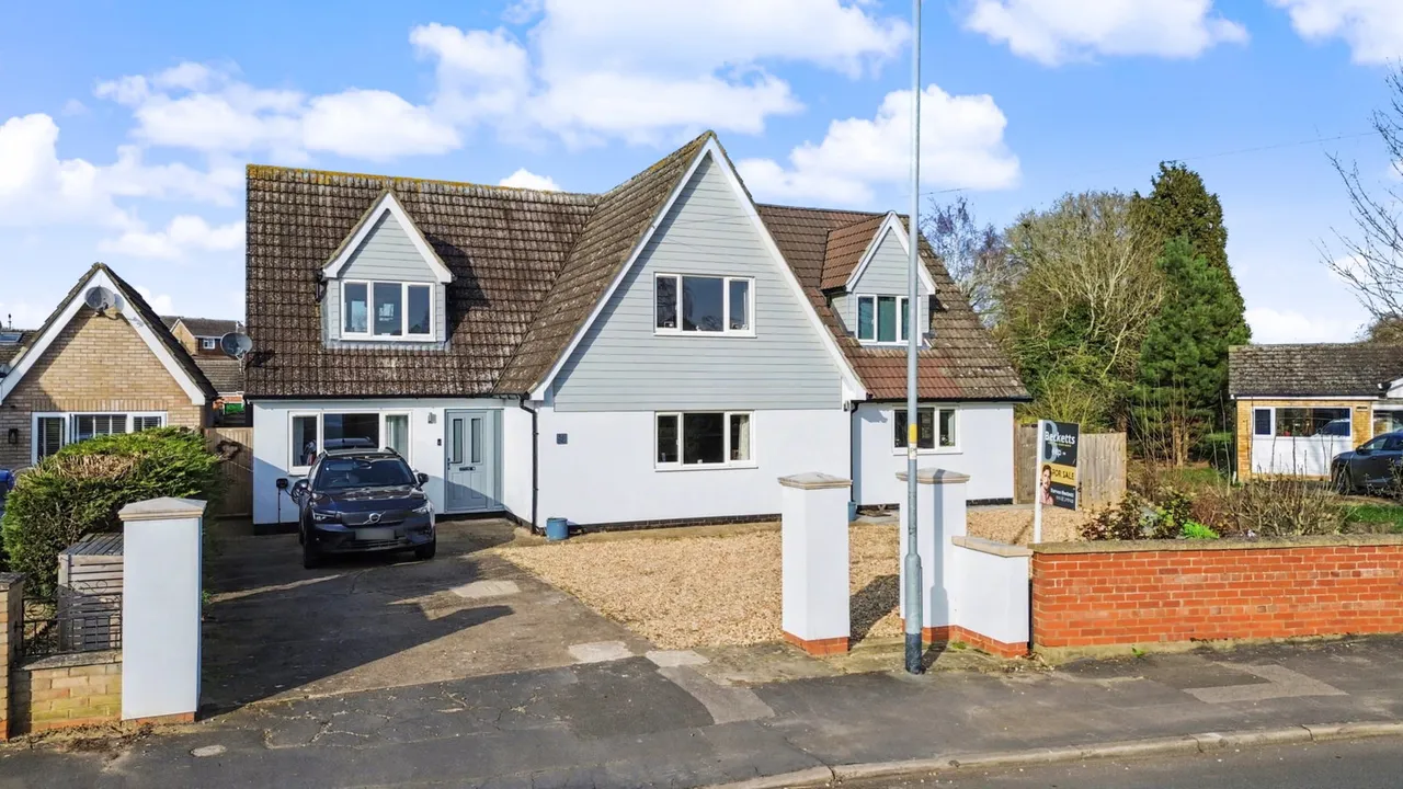4 bed house for sale — Welcome to Copper Beech House, Brookfield Avenue, Nettleham, LN2 2TB