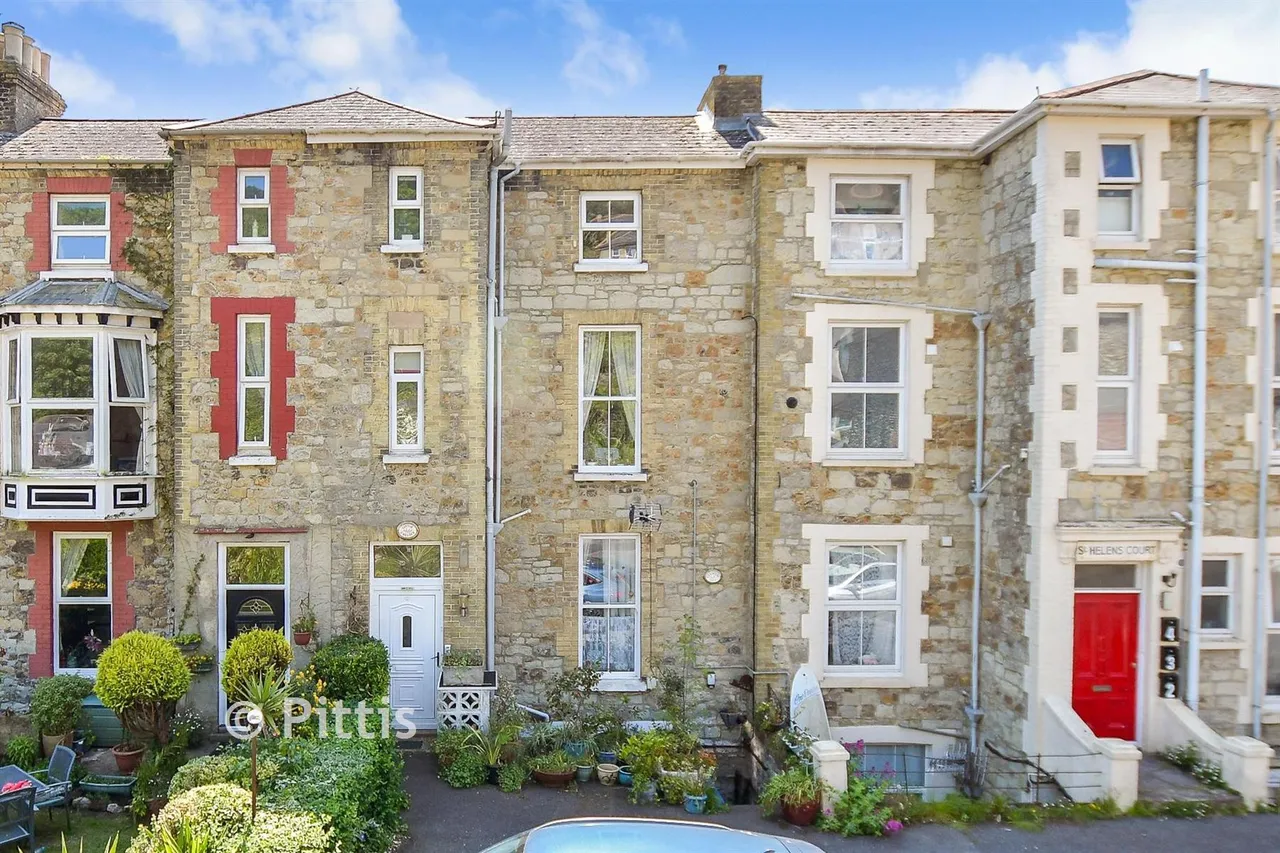 3 bed flat for sale, Grove Road, Ventnor, PO38