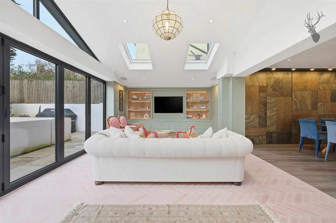 Russell Road, Buckhurst Hill, IG9, photo 17