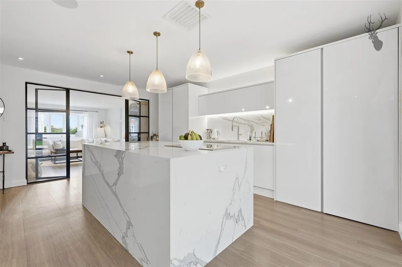 Russell Road, Buckhurst Hill, IG9, photo 13