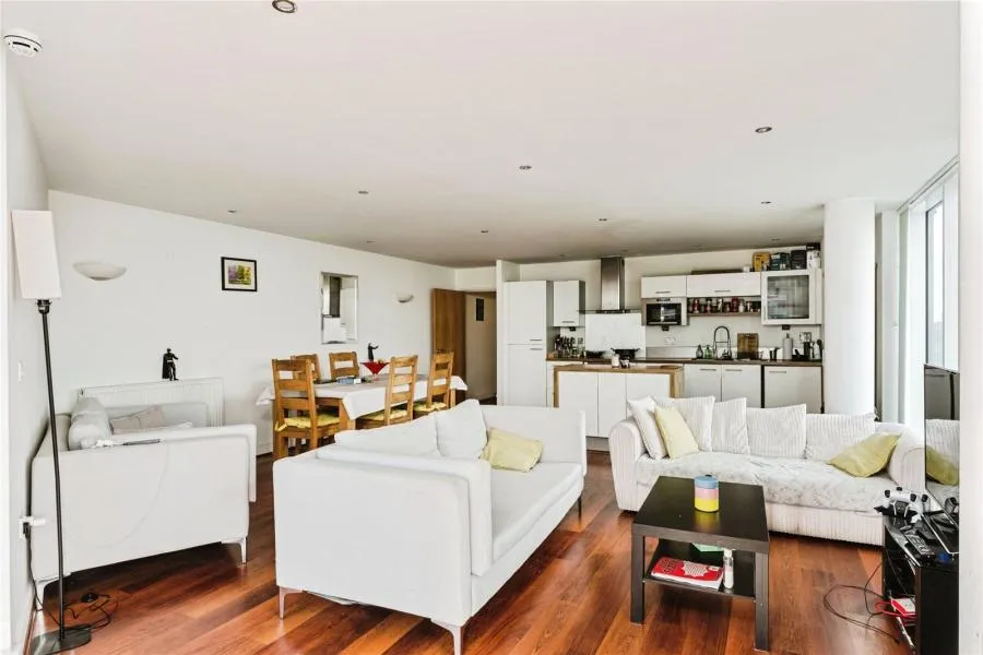 Western Gateway, London, E16, photo 5