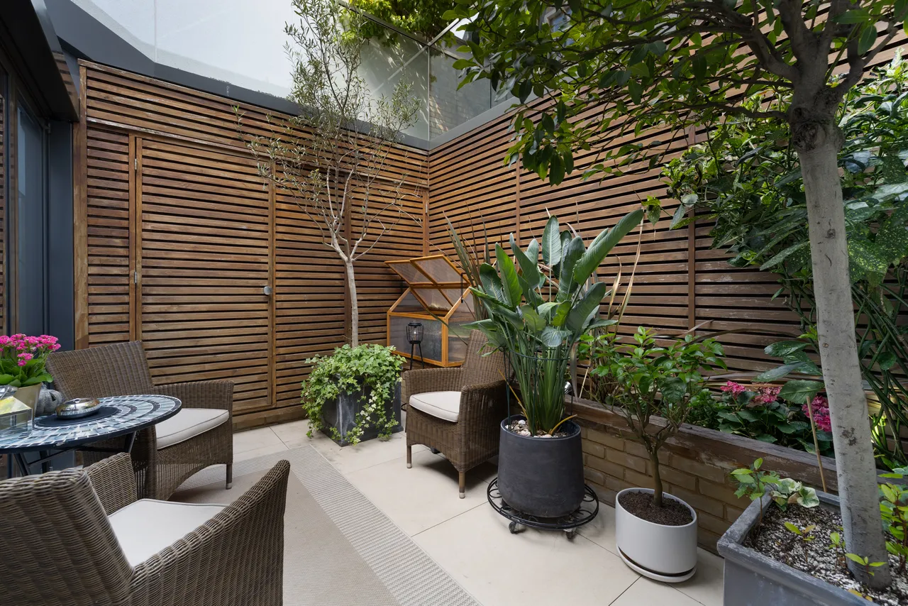 Rainsborough Square, Fulham, South West London, photo 9