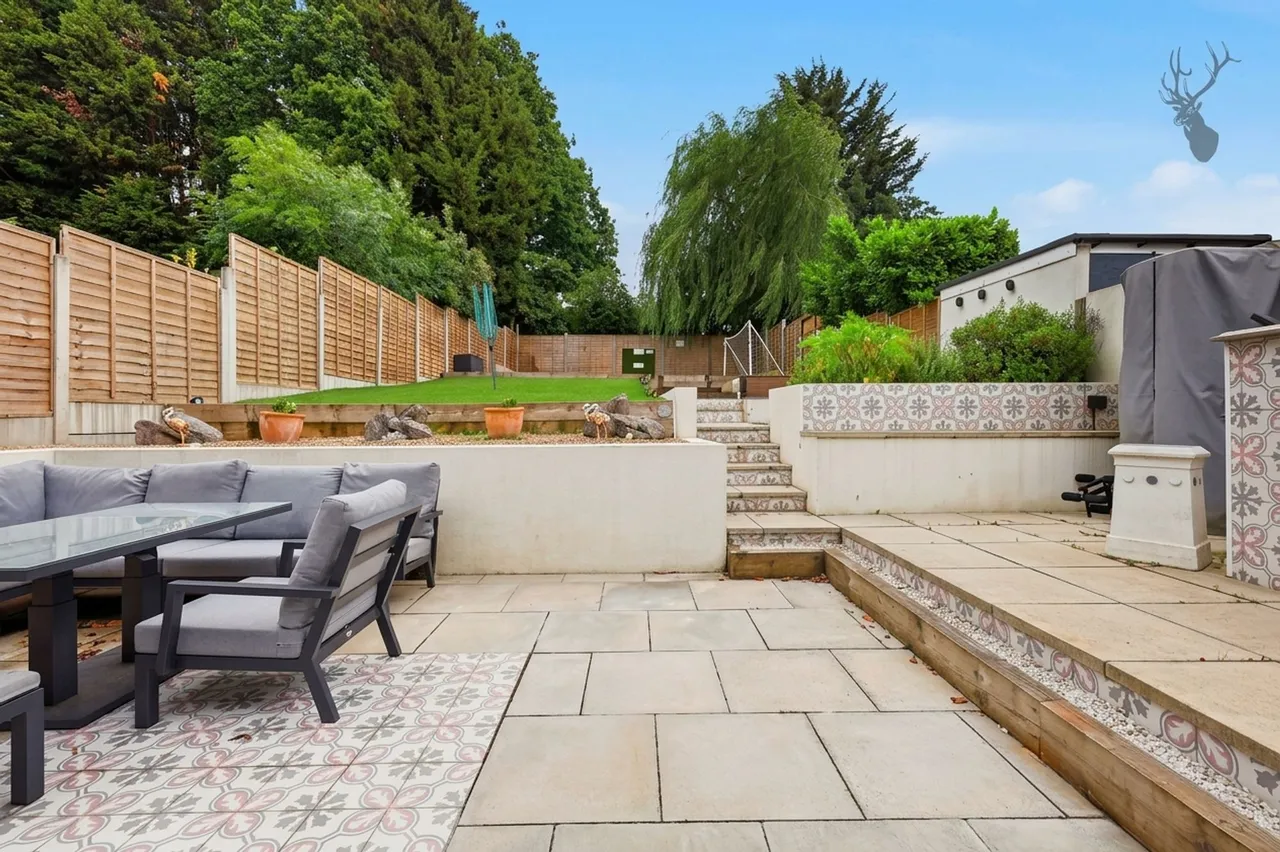 Graylands, Theydon Bois, CM16, photo 23