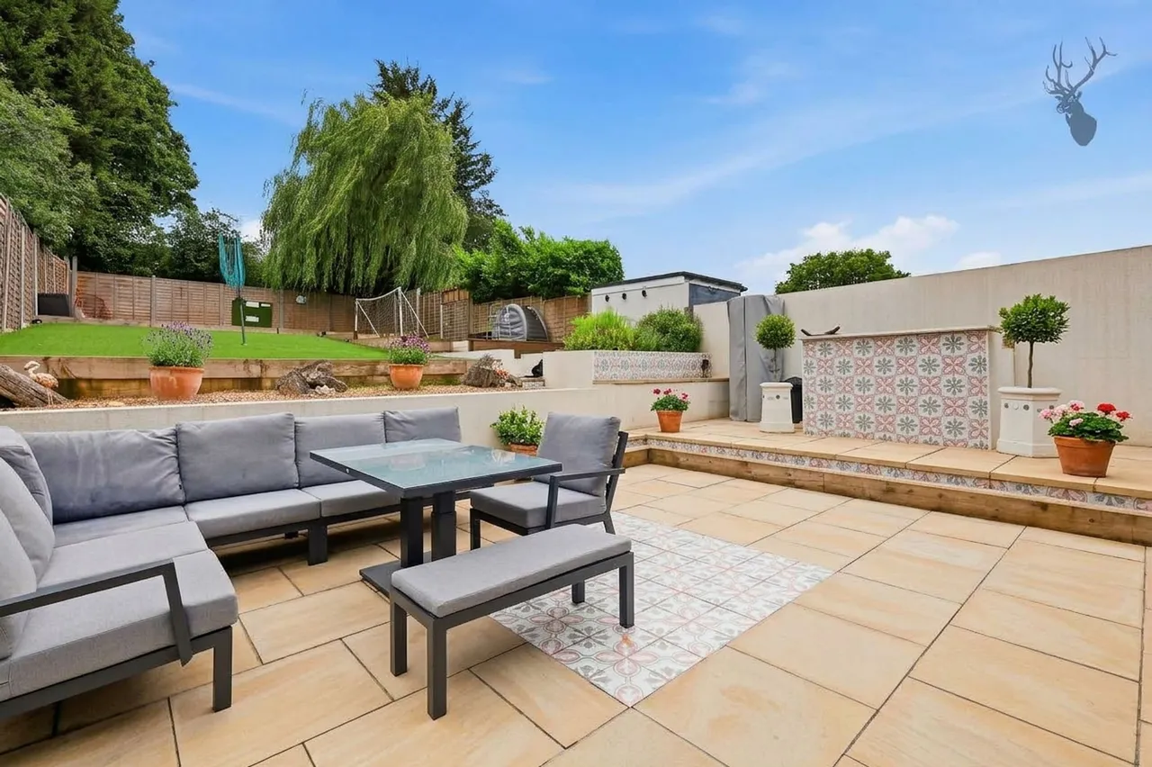 Graylands, Theydon Bois, CM16, photo 4