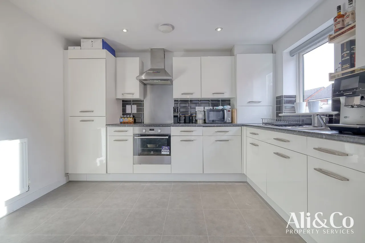 Malthouse Drive, Grays, Essex, RM17 5FG, photo 2