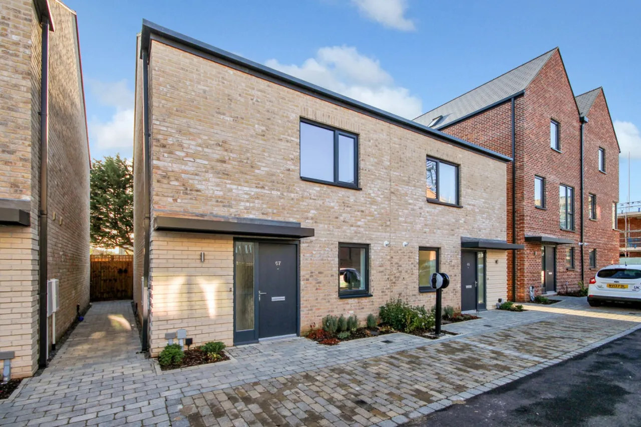 3 bed house to rent — Clara Rackham Street, Timber Works