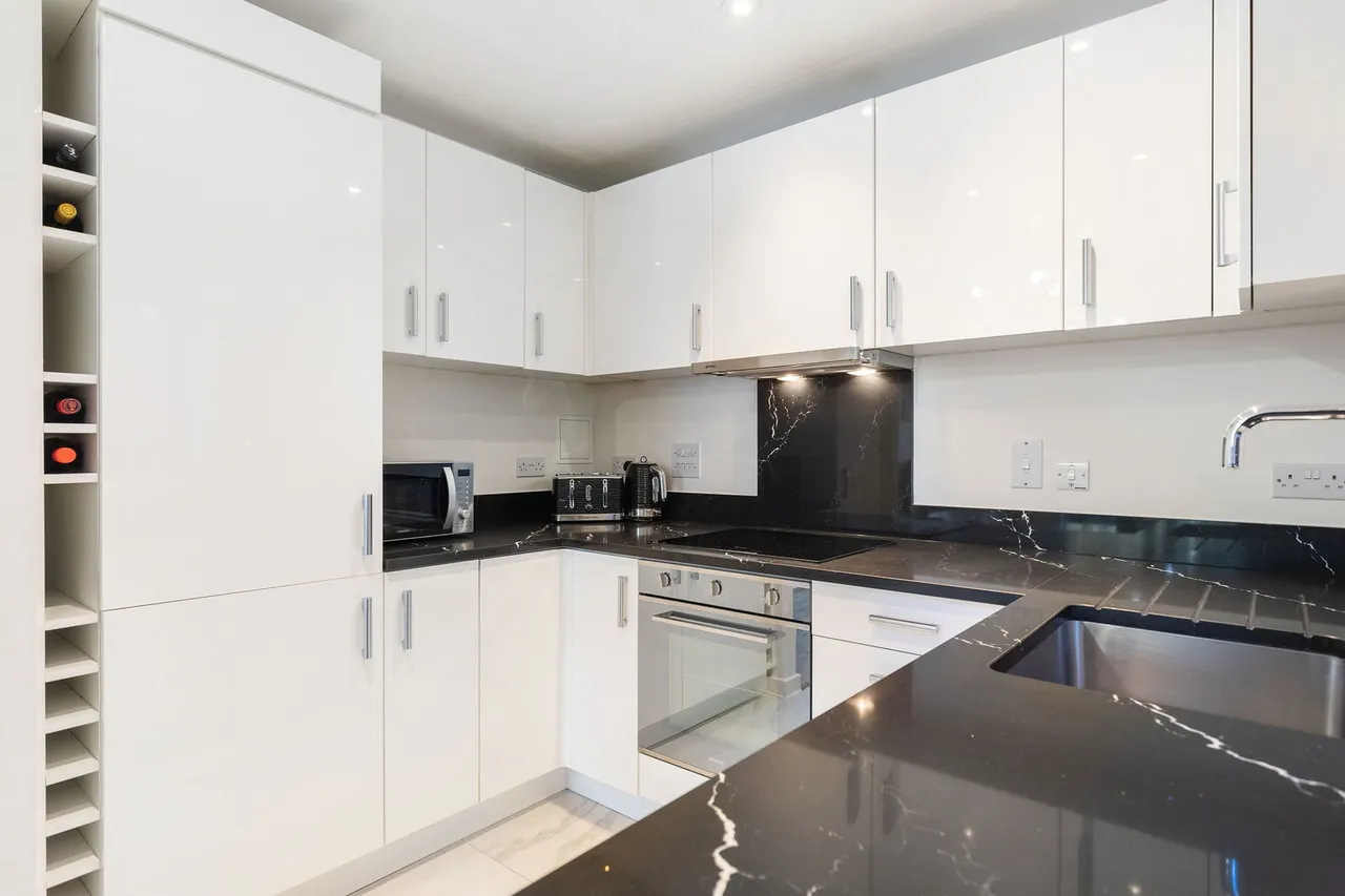 Putney Square, Putney Hill, London SW15, photo 2