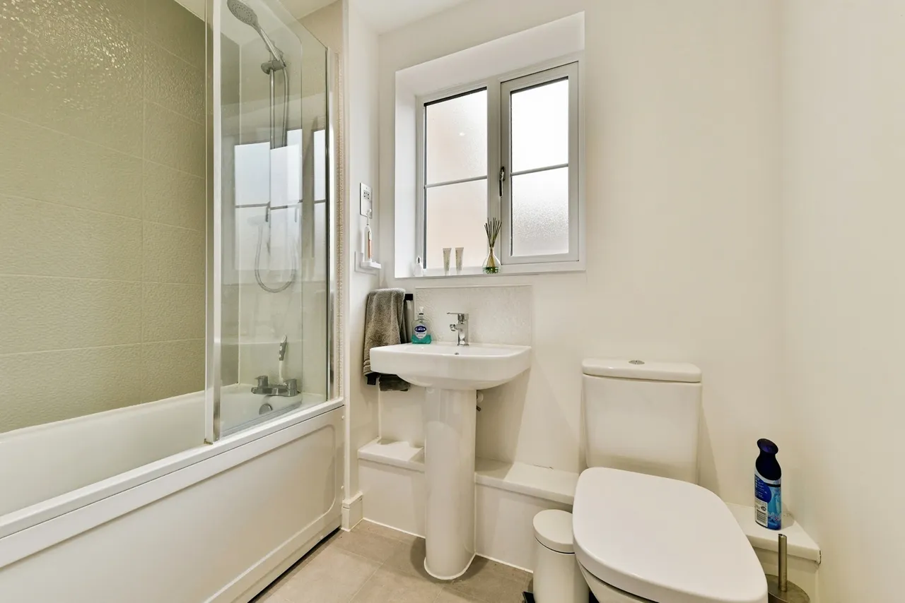 Porthcawl Close, Stevenage, Hertfordshire, SG1, photo 13
