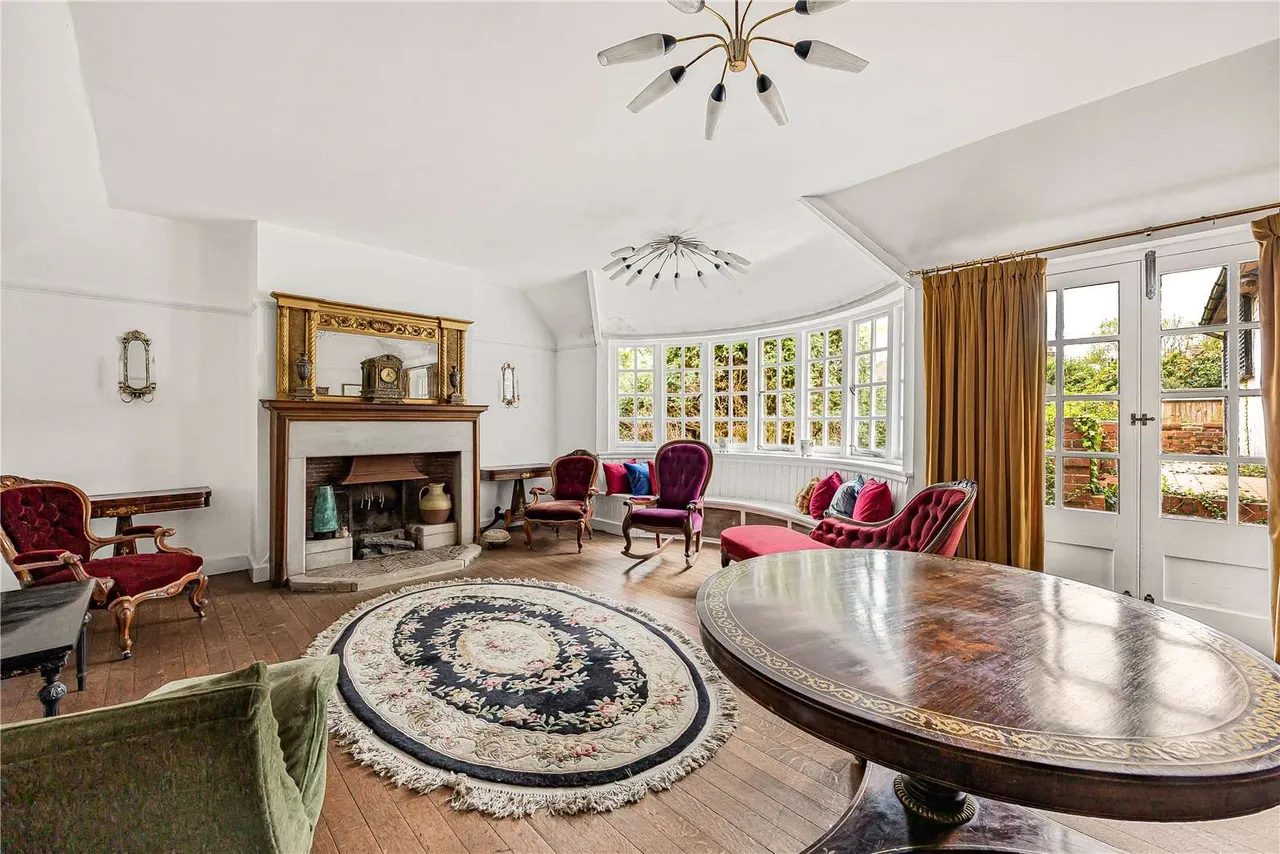 Hall Place Lane, Burchetts Green, Maidenhead, Berkshire, SL6 6QY, photo 4