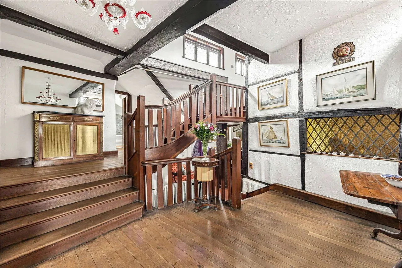 Hall Place Lane, Burchetts Green, Maidenhead, Berkshire, SL6 6QY, photo 3