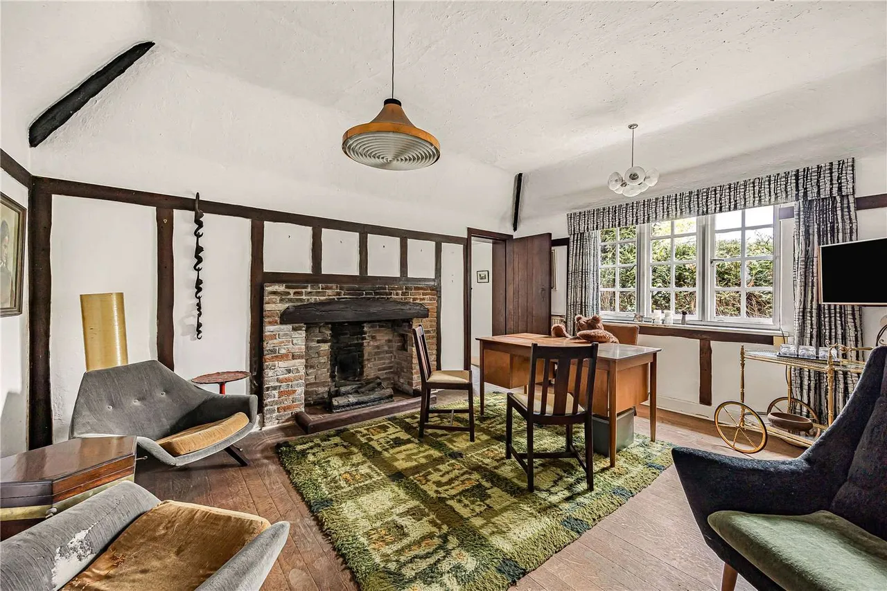 Hall Place Lane, Burchetts Green, Maidenhead, Berkshire, SL6 6QY, photo 5