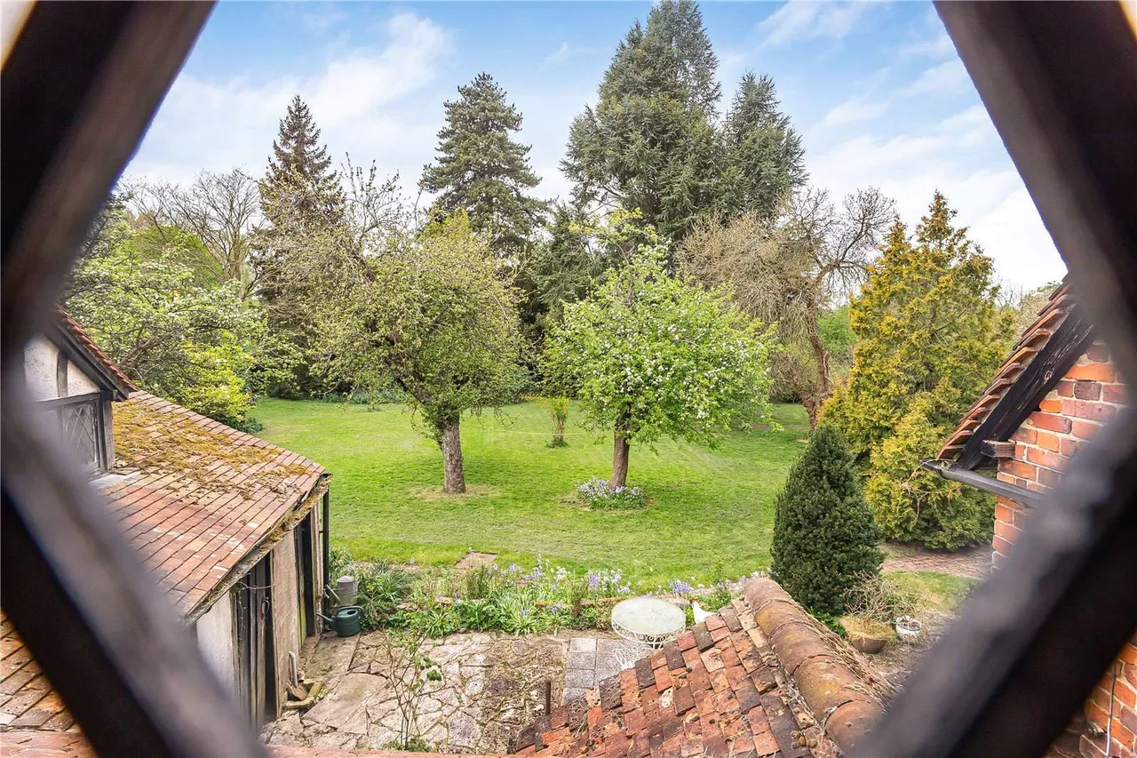 Hall Place Lane, Burchetts Green, Maidenhead, Berkshire, SL6 6QY, photo 12
