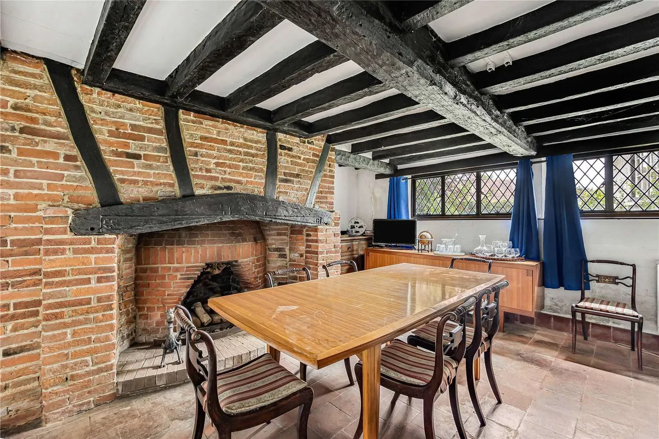 Hall Place Lane, Burchetts Green, Maidenhead, Berkshire, SL6 6QY, photo 7