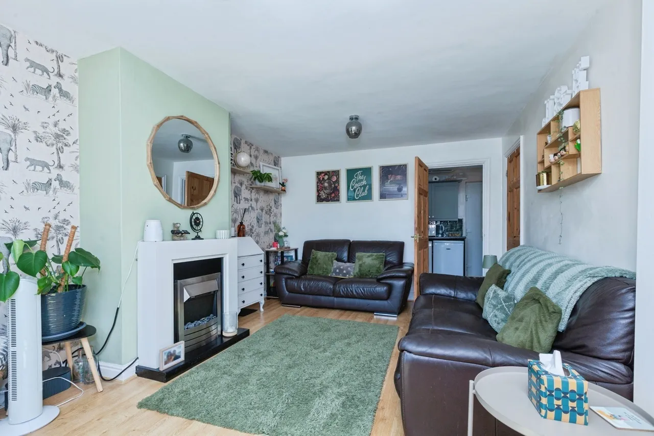 Featherstone Drive, Leicester, LE2, photo 2