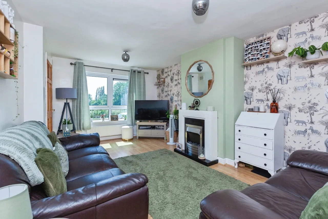 Featherstone Drive, Leicester, LE2, photo 3