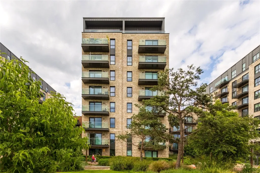 Greenleaf Walk, Southall, UB1, photo 13