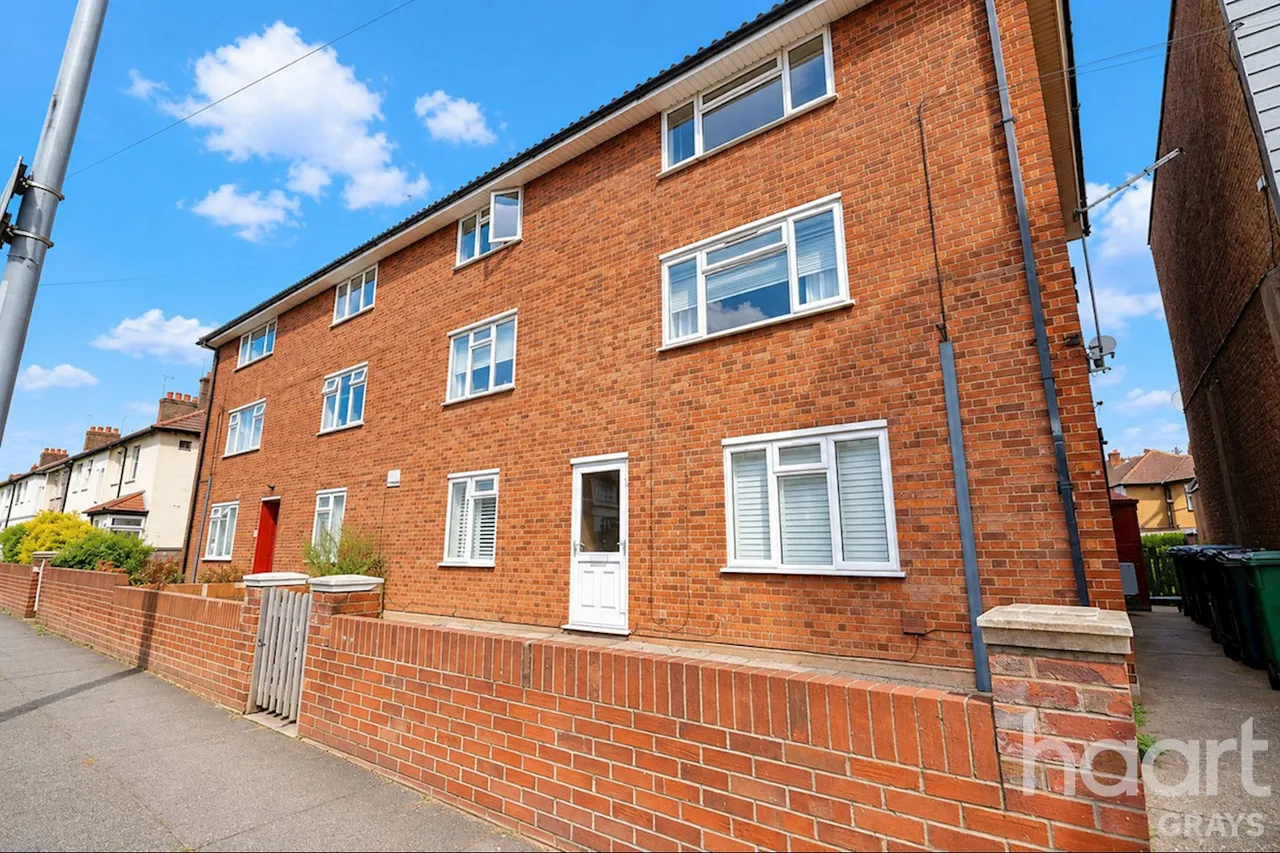 2 bed flat for sale, Hathaway Road, Grays, RM17