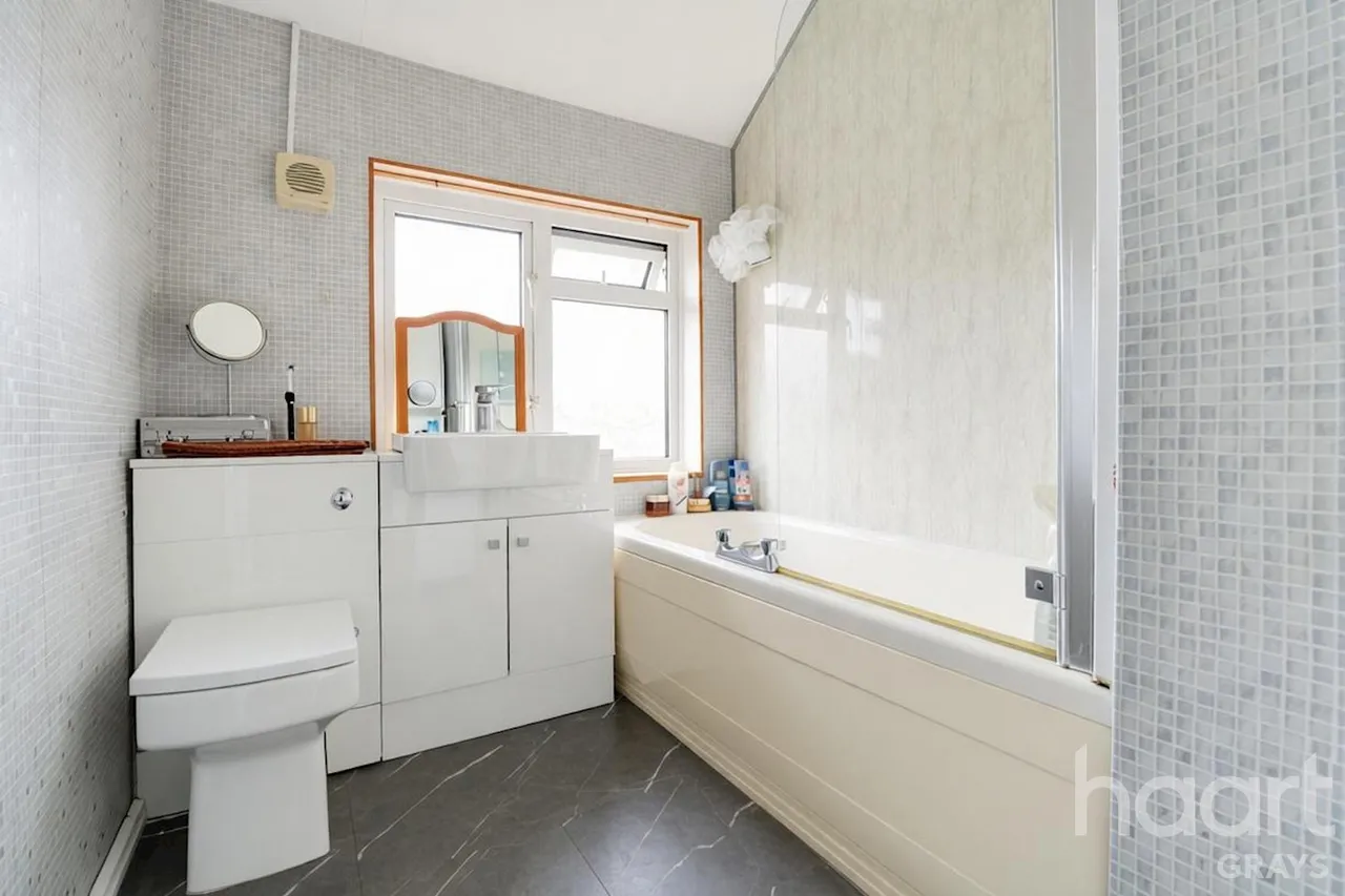 Hathaway Road, Grays, RM17, photo 9