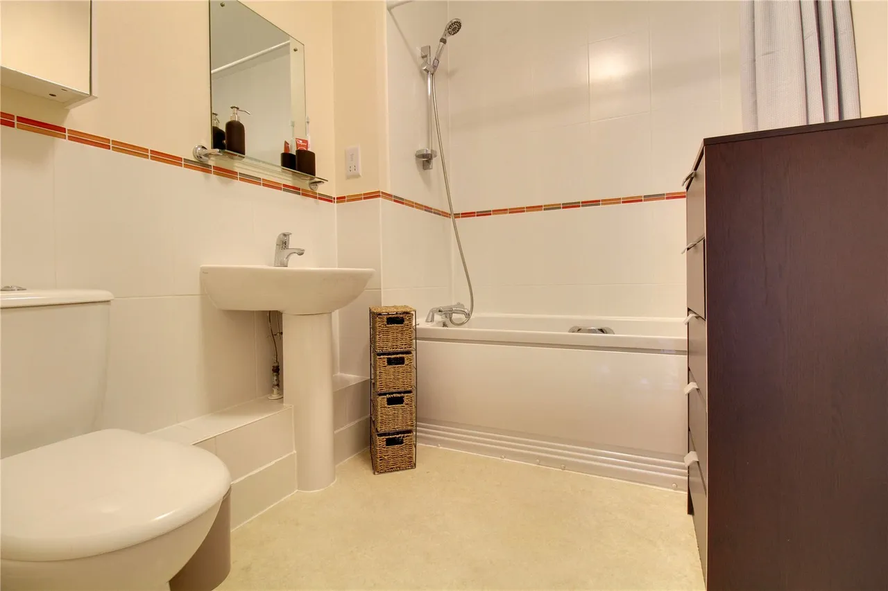 Alencon Link, Basingstoke, RG21, photo 5
