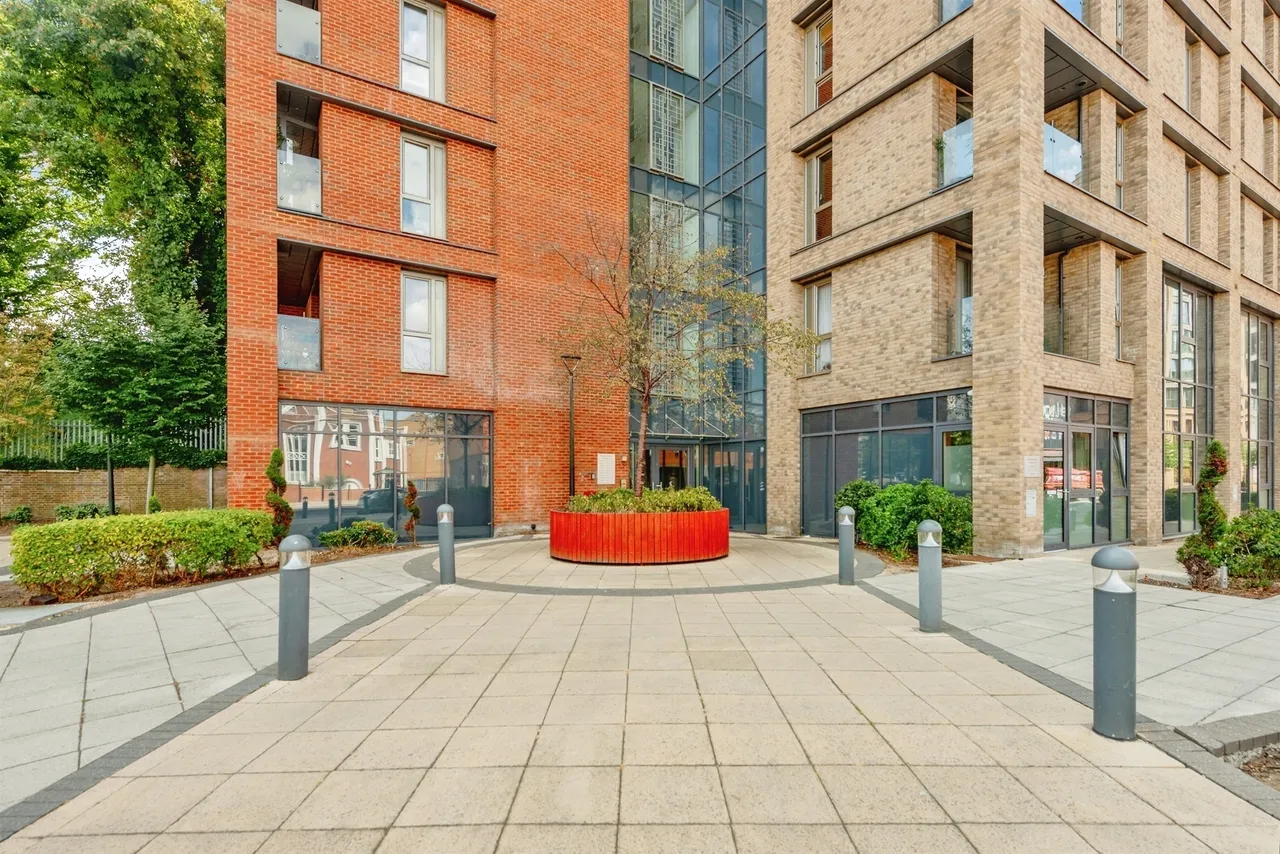 Marketfield Way, Redhill, RH1, photo 12