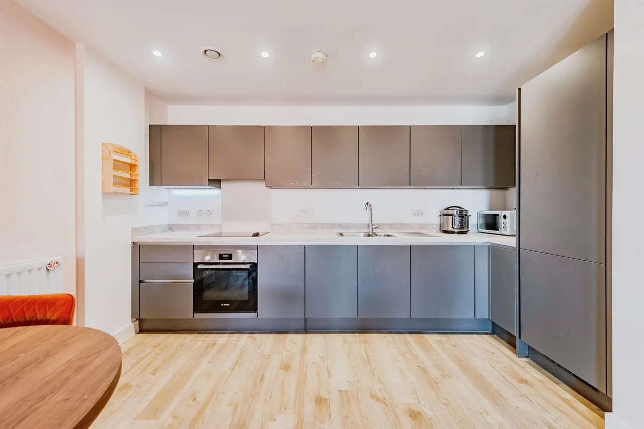 Marketfield Way, Redhill, RH1, photo 4