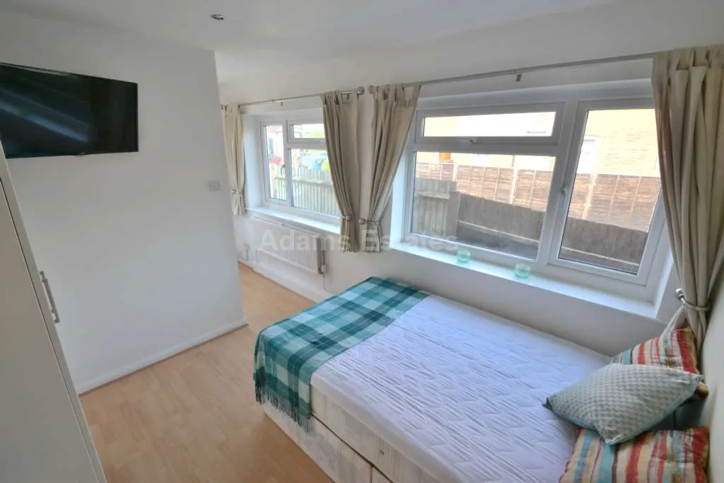 1 bed room (double) to rent — Montague Street, Caversham, RG4 5AU