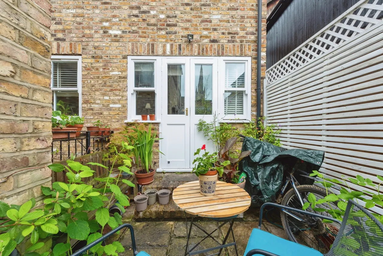Roehampton Lane, London, SW15, photo 4