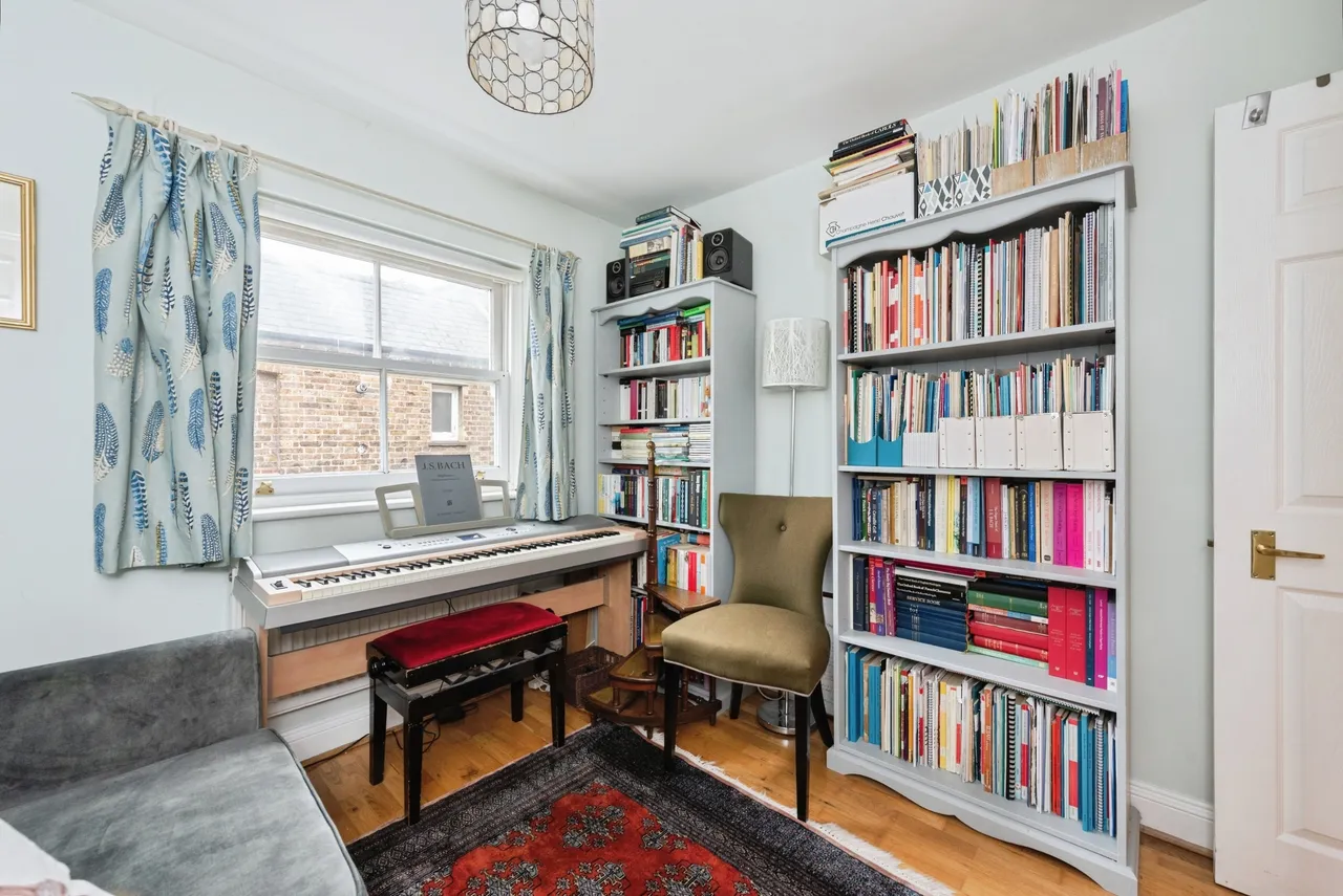 Roehampton Lane, London, SW15, photo 11