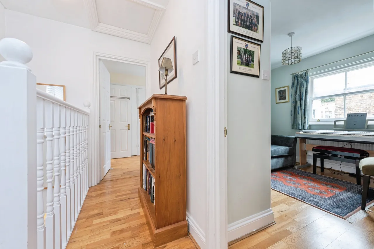Roehampton Lane, London, SW15, photo 12