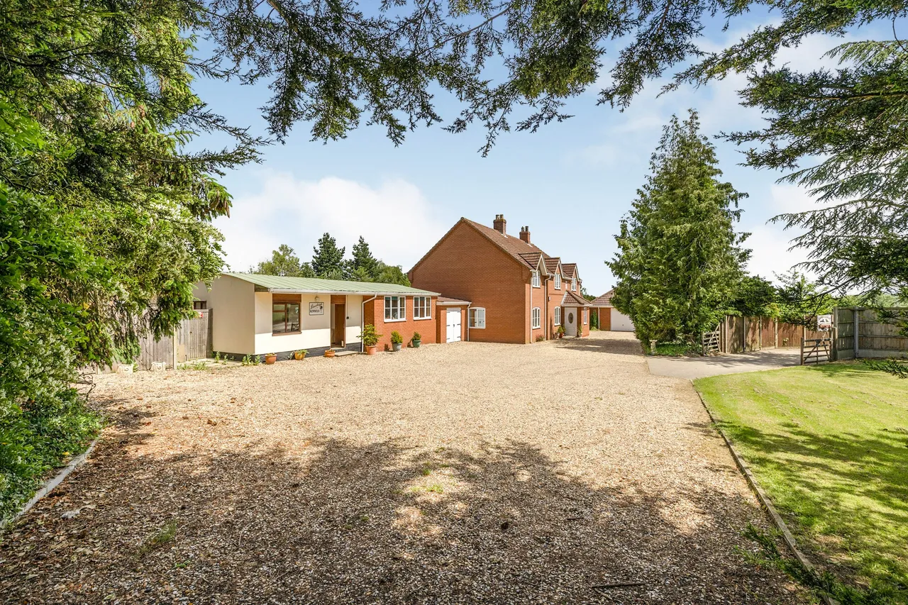 5 bed house for sale — Hingham Road, Hackford, Wymondham, Norfolk, NR18