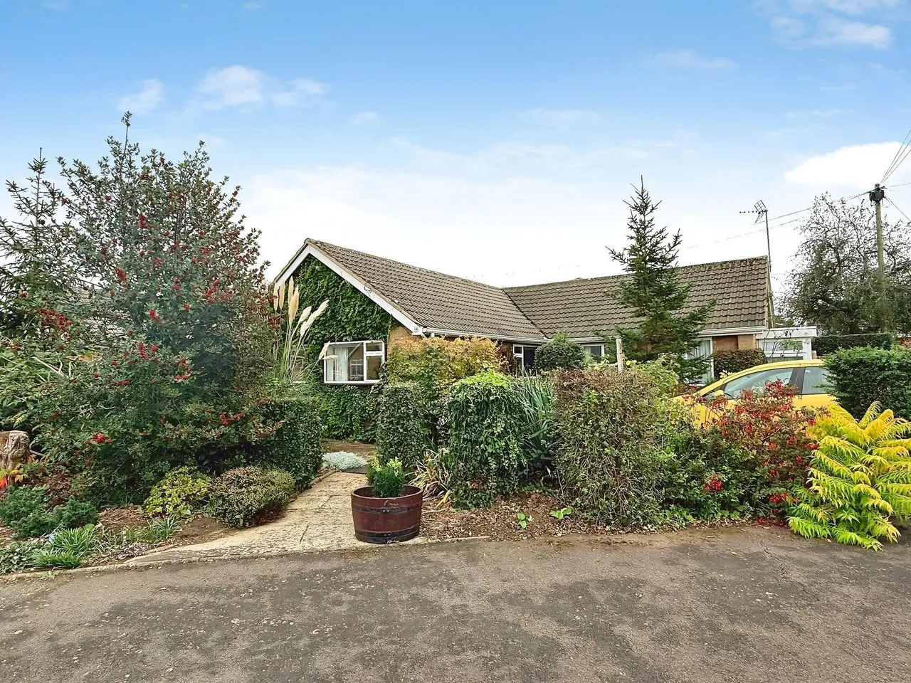 Coombe Place, Oadby, LE2, photo 2