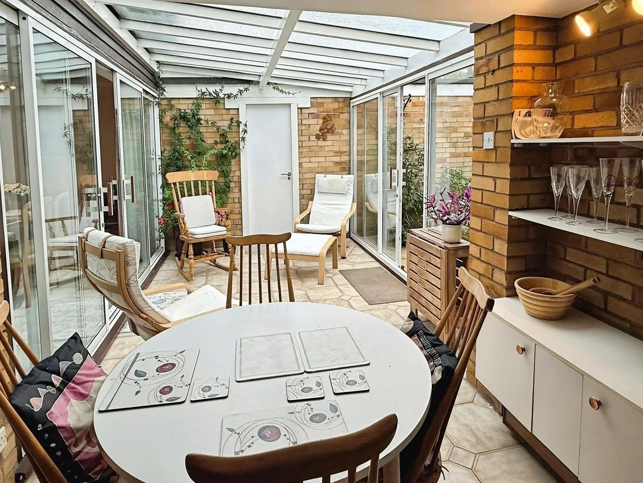 Coombe Place, Oadby, LE2, photo 9