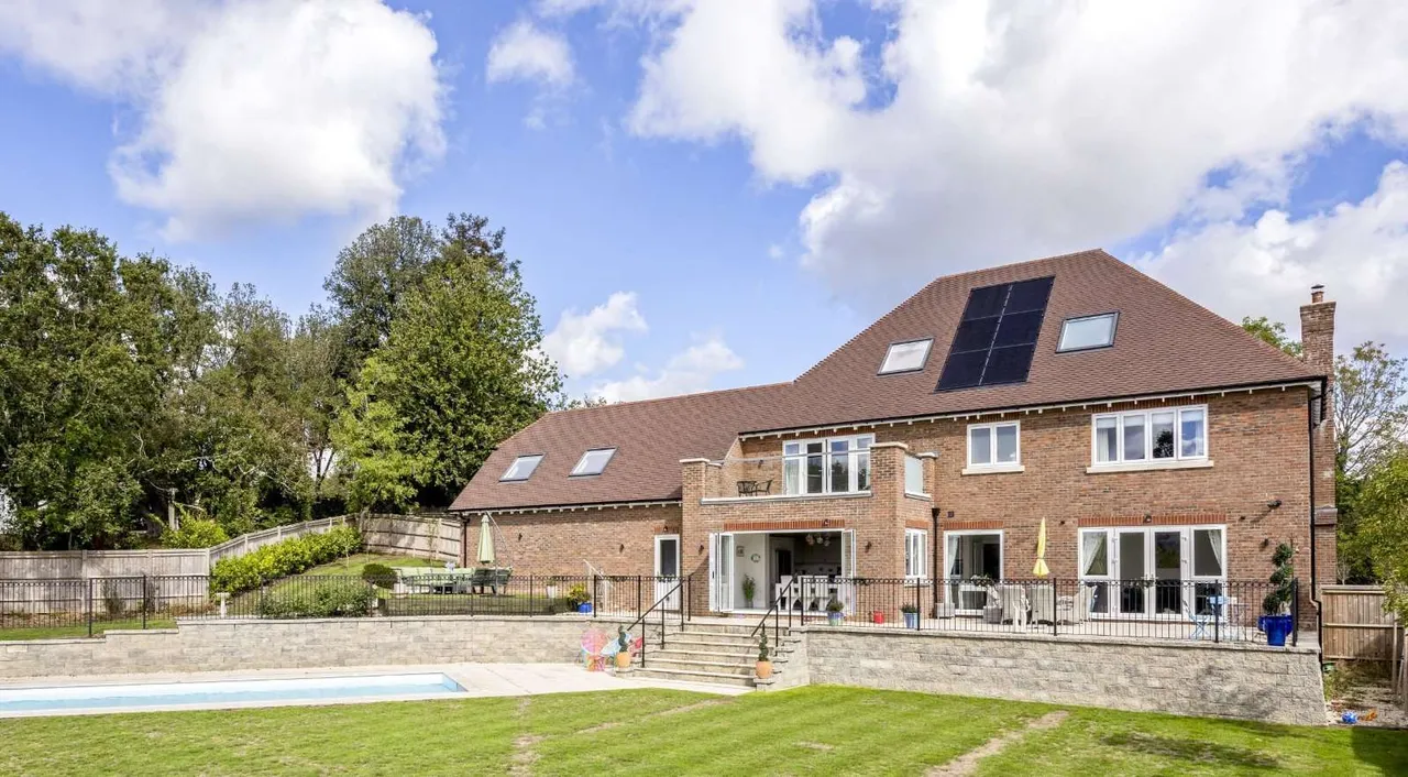 Greenlands Place, Burgess Hill, West Sussex, RH15 0AJ, photo 5