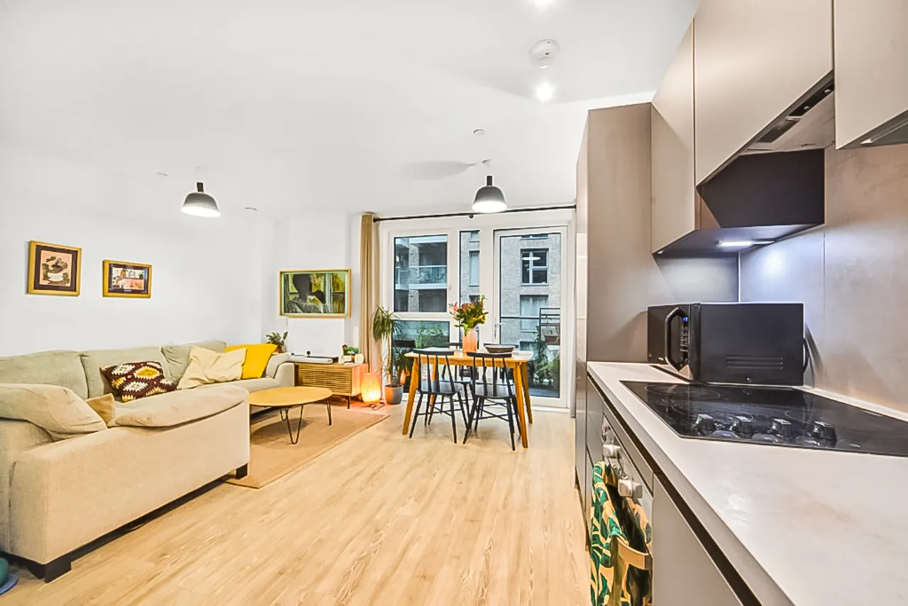 5 St Pier Court, 20 Thunderer Street, London, photo 4